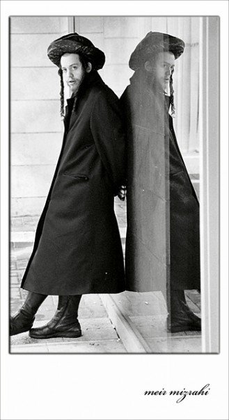 Photoshoot – I Stand Alone/?