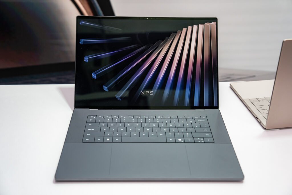 Dell’s New Laptop Screen Stretches Battery Life to 37 Hours