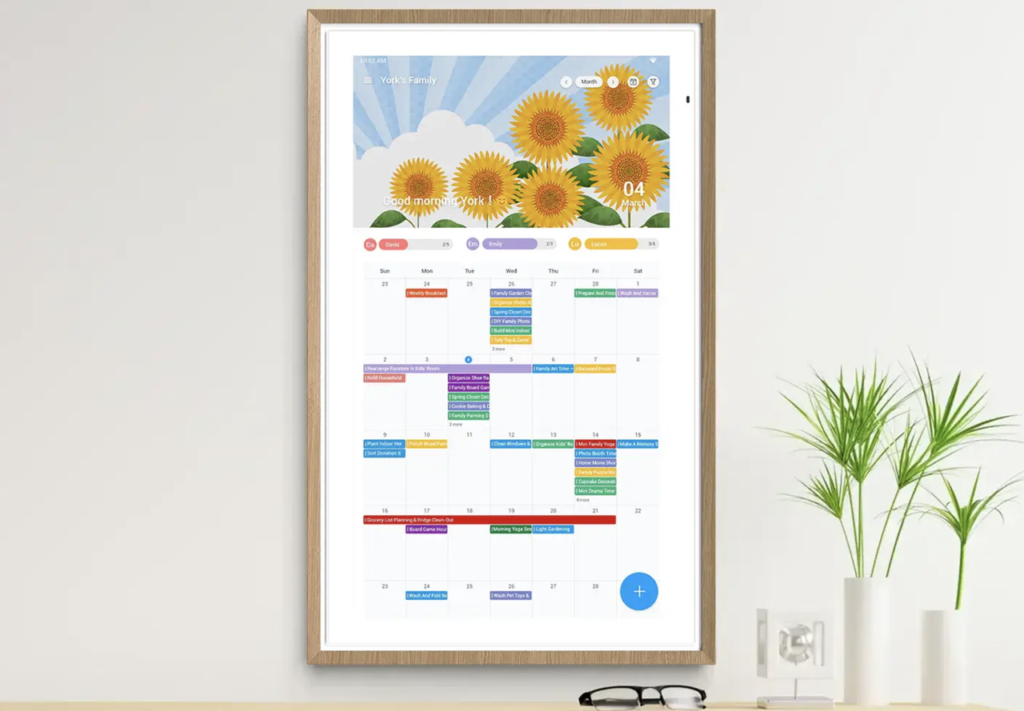 This $500 Digital Calendar Shows Weather and Reminders