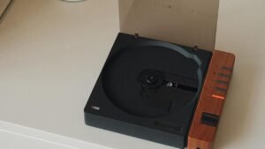 Desktop CD Players Make a Comeback as Retro Tech