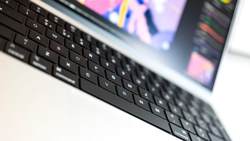 Apple and Dell Battle for Music Producers’ Hearts